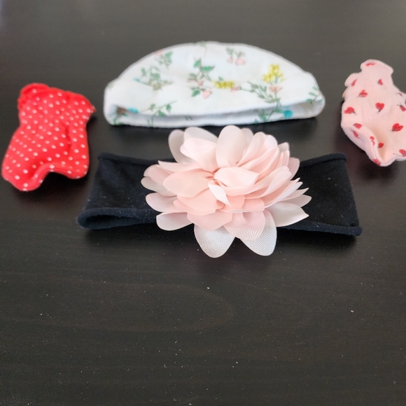 3/$12 ● Set of 4: Newborn Beanie, mittens and headband - Picture 2 of 3